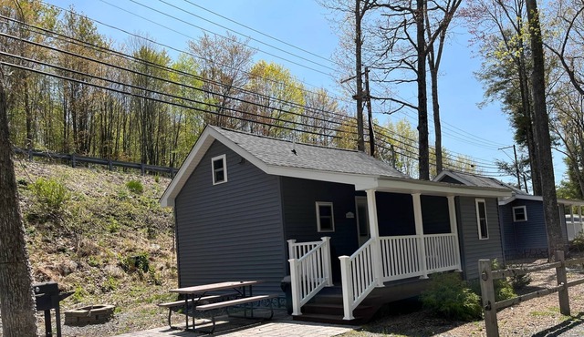 Carins 12 - Lakeside Cabins