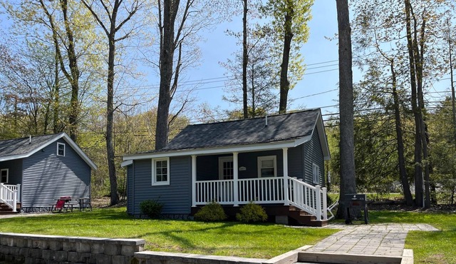 Carins 5 - Lakeside Cabins