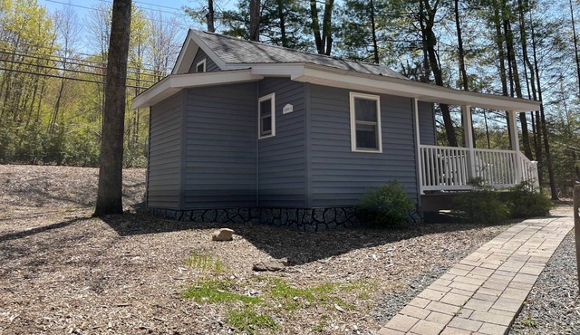 Carins 8 - Lakeside Cabins