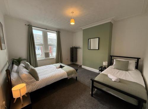 Caris - 3 Bdrm Sleeps 6 Ideal for Contractors