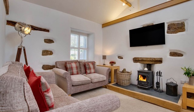 Cark House Cottage - Three Bedroom House, Sleeps 6