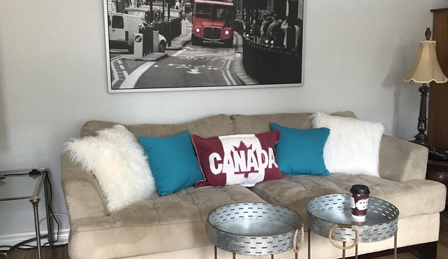 Carleton Place Downtown Airbnb Apartment Retreat - Sleep Max 5