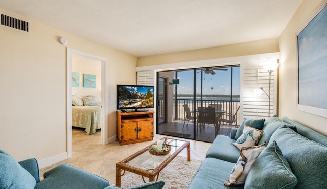 Carlos Pointe 422, Heated Pool, 2 Bedrooms, Gulf Front, Elevator, Sleeps 6