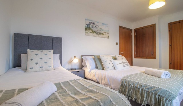 Carloway House; Spacious 2 bed house, free parking.