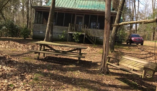 Carls Cabin Pickwick Lake second creek .Waterloo AL pier sleeps 10 WIFI