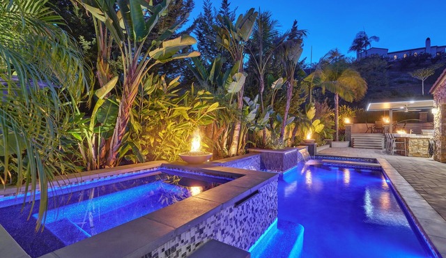 Carlsbad Oasis, Luxe 5 BR + Studio. Pool, Spa, Outdoor Dining|Close to Beach