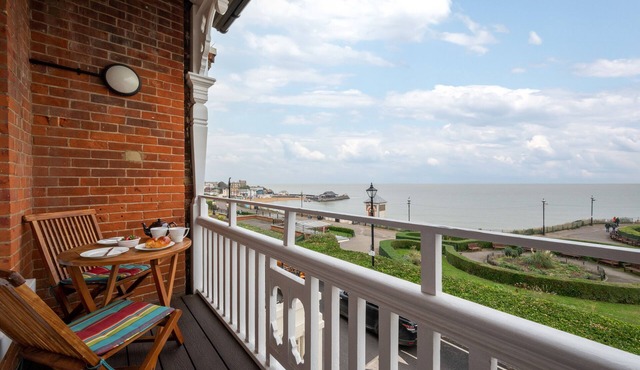 Carlton Bay View - Two Bedroom Apartment, Sleeps 4