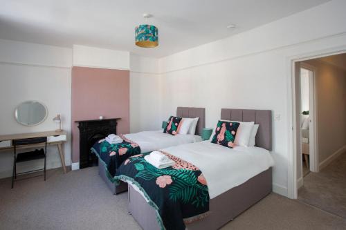 Carlton House 3 Bedroom House by Cliftonvalley Apartments