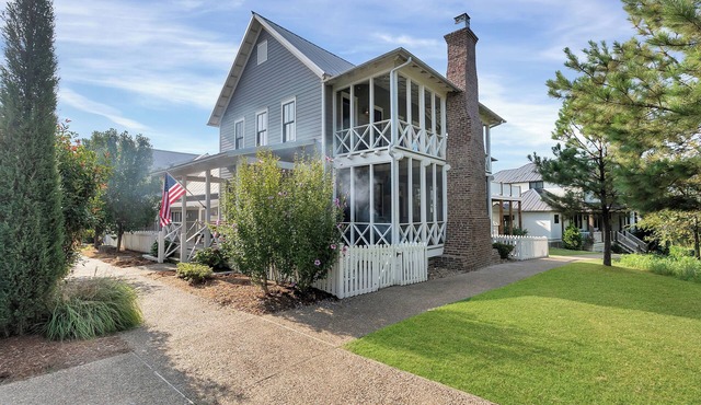 CARLTON LANDING! 3-Porches, Partial lake views, Putting green and Fire pit.