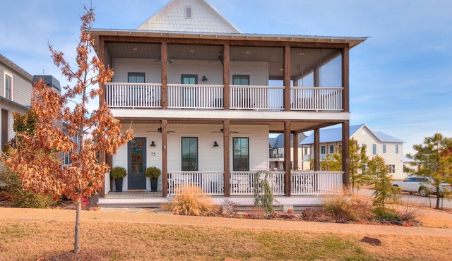 Carlton Landing! Spacious cottage with second story view of Lake Eufaula!