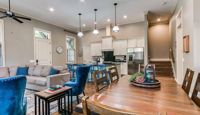 Carlton Landing! Beautiful Townhouse just steps away from the water front.