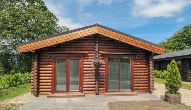 CARLTON LODGE 1, romantic, with hot tub in Stokesley