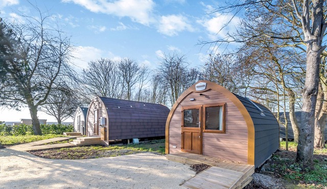 CARLTON MANOR POD 9, family friendly, with a garden in Aldbrough