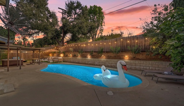 Carlton Serenity, Jacuzzi, Pool, BBQ, Games, Arcade, Fire Pit, 2 King Beds, Golf