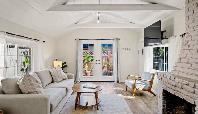 Carmel Cozy Cottage | Room for 4