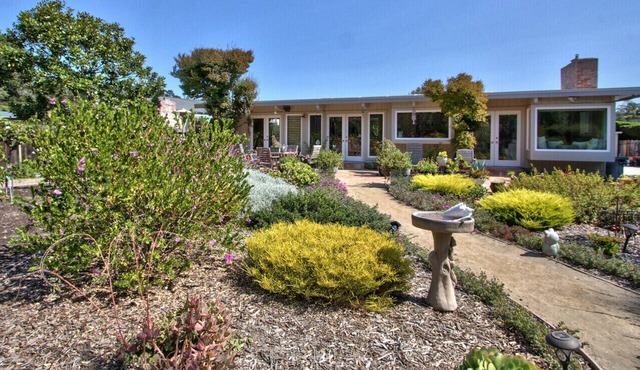 CARMEL OASIS-Gorgeous Views 4 Bedroom 2.5-Long Term EXCEPTIONAL RATINGS