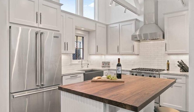 Carmel's Wy Knot: Beautiful remodel in Carmel-by-the-Sea!