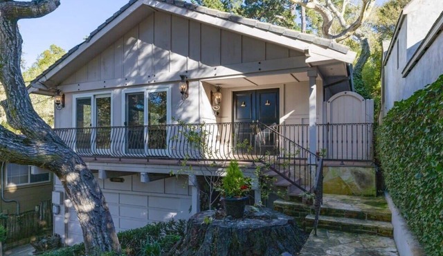 Carmel Seahorse 3 blocks to Carmel Beach New Hardwood Floors, Paint, Linens