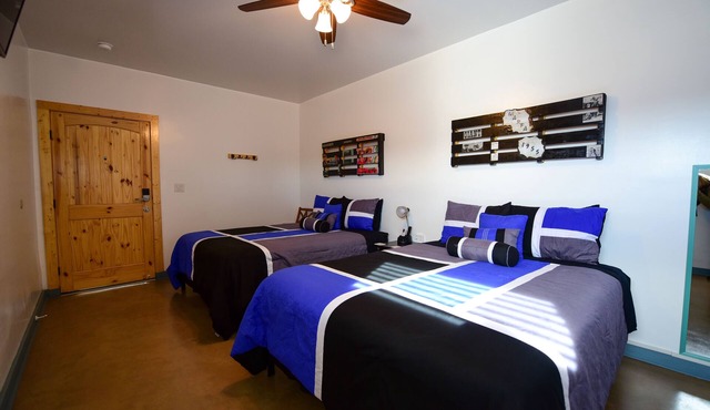 Carmen's Marfa Hotel/Tomas 2 Queen Beds