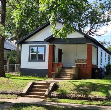 Carmie's 1920 bungalow on Main St