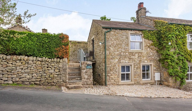CARN COTTAGE, character holiday cottage in Long Preston