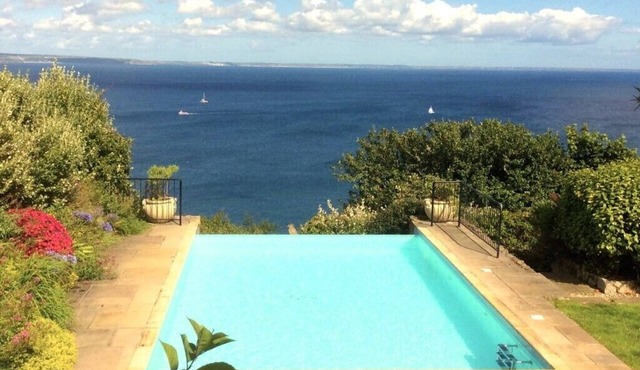 Carn Du House sleeps 12, Cottage, sleeps 4. Rent together or separately.