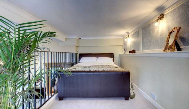 Carnegie Library Bronte Apartment