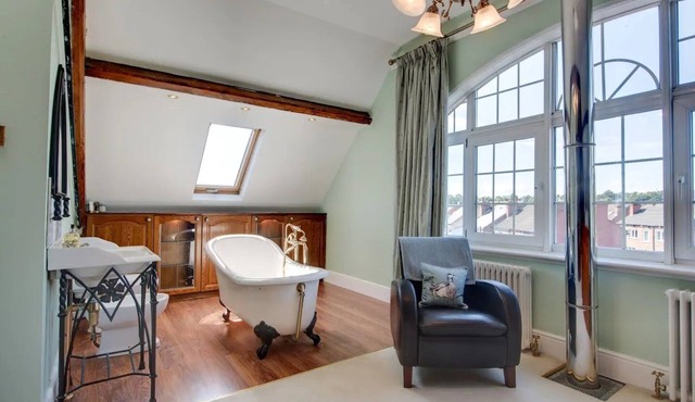 Carnegie Library Shakespeare Apartment 3 bed