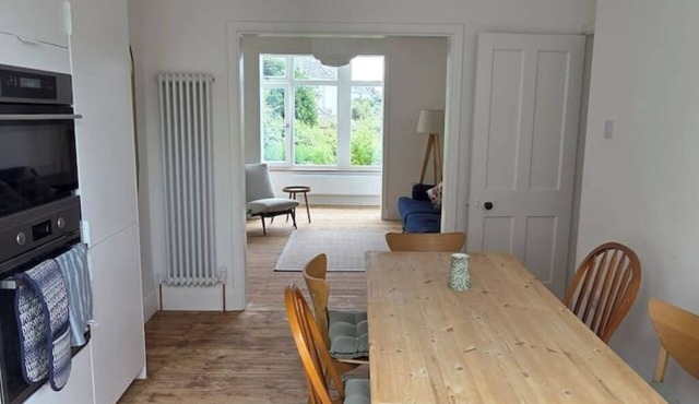 Carnmarth - central but quiet newly modernised 3 bed - stylish, light and fresh.