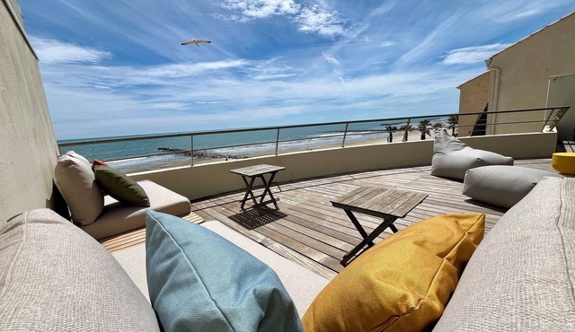 Carnon Beach Front: Sea view terrace apartment, air-conditioned, 2 bedrooms wifi