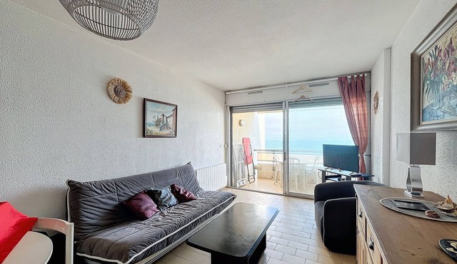 Carnon F2 Seafront with Private Garage