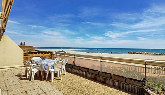 Carnon: FF3 Apt, 8-10 pers, Beach Access, Parking