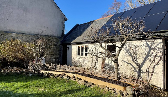 CARNOTZE, pet friendly, character holiday cottage in Broadmayne