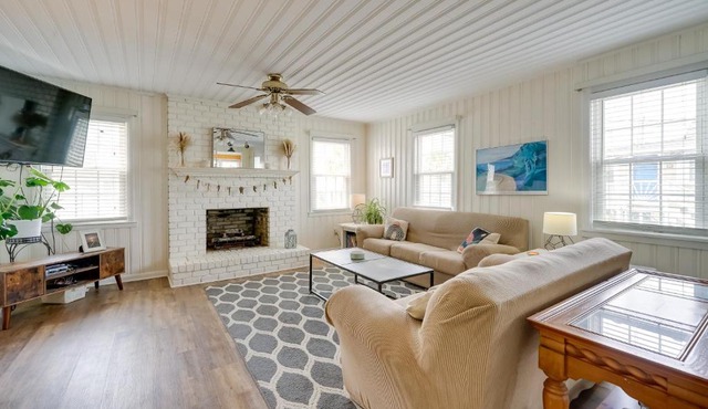 Carolina Beach Home with Private Deck Walk to Shore