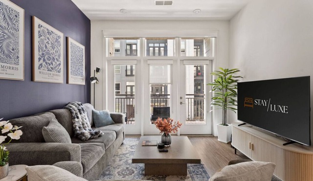 Carolina Charm | Free Parking, Pool, Gym