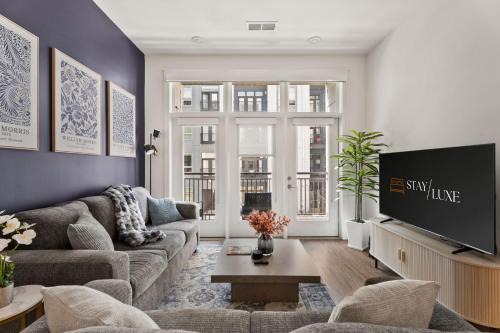 Carolina Charm - Free Parking, Pool, Gym