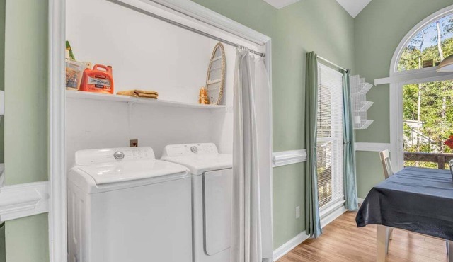 Carolina Cottage - Sleeps 11 - 20 mins to Raleigh - Game/Movie Room w/Projector!