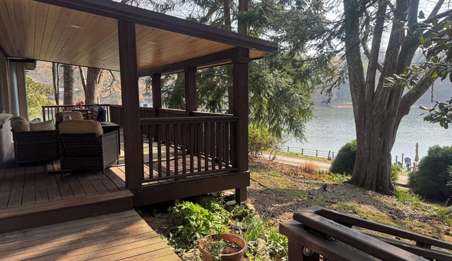 Carolina Cottage- Private lakefront retreat in Mountain Rest, SC
