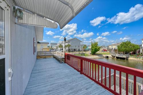 Carolina Roost Renovated Cherry Grove Home Near Beach Pier