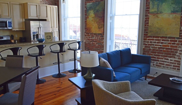 "Caroline" Julia Street Condo with Balcony