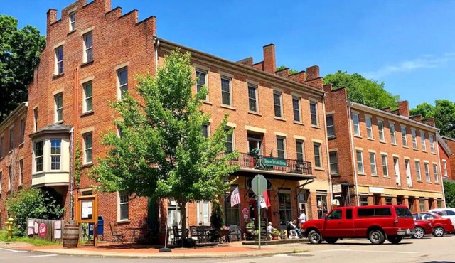 Caroline`s Place in Historic Roscoe Village