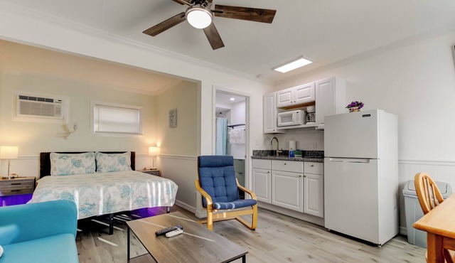 CAROUSEL SUITES - #6 NEWLY RENOVATED STUDIO - JUST STEPS AWAY FROM THE BEACH