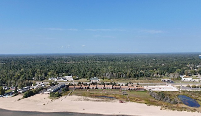 Carpe Diem 365 - Very Cute Lakefront Condo with Private Beach!