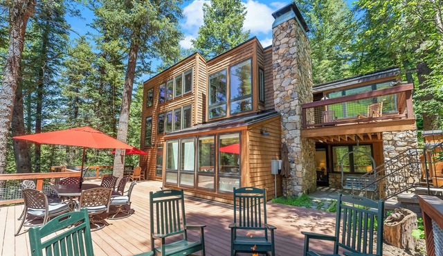 Carpe Montem - Modern, Views, Large Deck, Hot Tub, Private