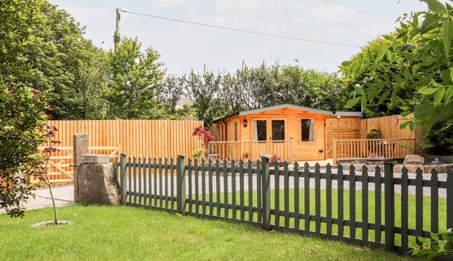 CARPENTER'S CABIN, with a garden in Redruth