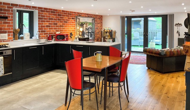 Carreg Gwenlais Barn