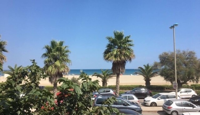 Carrera T2 F2 crossing 3 faces on the Seafront of Canet Sud. Free parking.