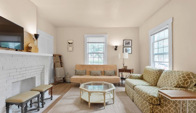 Carriage Cottage- in the Heart of Everything Delaware