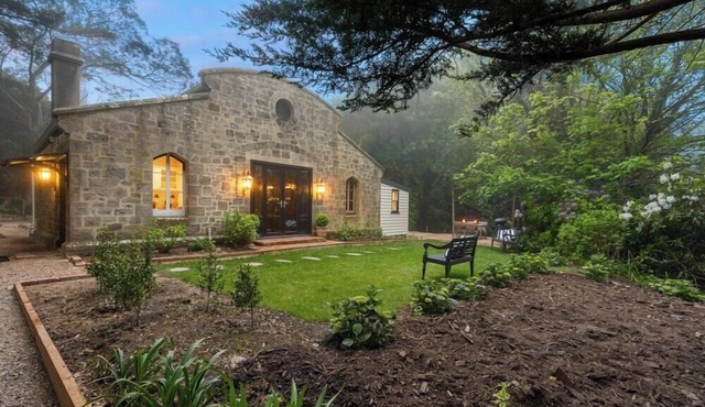 Carriage House 1884 S