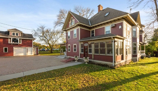 Carriage House Aprt.